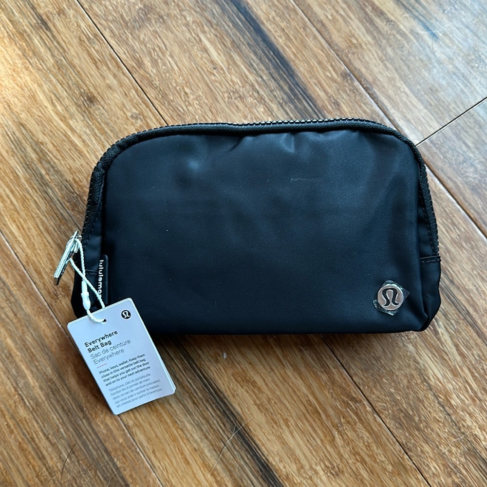 NWT Everywhere Belt Bag